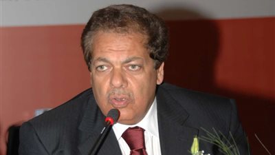 إجراءات استباقية.. أبو العينين يشيد بتحركات الدولة المصرية في التعامل مع كورونا