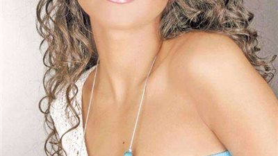 دوللي شاهين تحتفل بعيد ميلادها الـ42