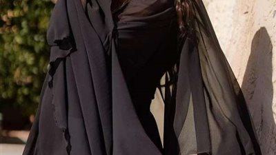 من داخل السيارة.. ميرنا نور الدين تخطف الأنظار في أحدث ظهور لها