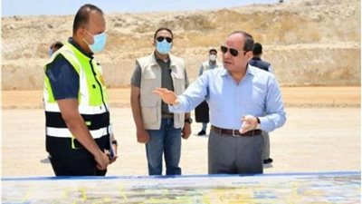 أحمد موسى: معالجة أي سلبية في طريق الساحل الشمالي ويحذر من السرعة في الكيلو 21