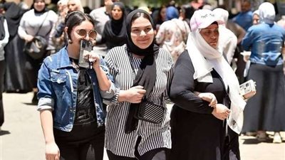 اليوم .. طلاب الثانوية العامة يؤدون امتحان مادتى الكيمياء والجغرافيا