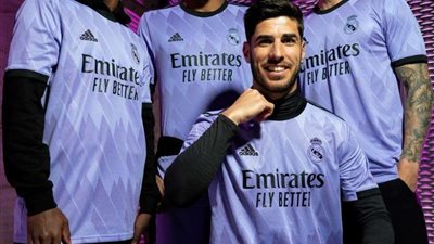 مدريد يكشف عن قميصه الاحتياطي للموسم الجديد