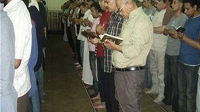 دولة عربية تلزم مواطنيها بصلاة التراويح داخل منازلهم