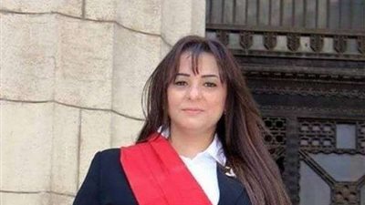 نجلة الشهيد هشام بركات باكية: 