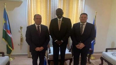 السفير المصري في جوبا يلتقي وزير الاستثمار بجنوب السودان