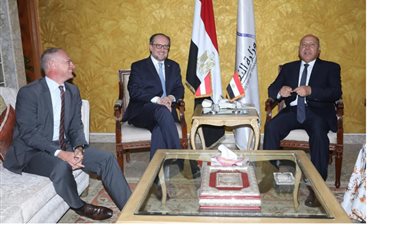 توقيع شراكة بين سكك حديد مصر وفويست النمساوية لإدارة ورشة العباسية