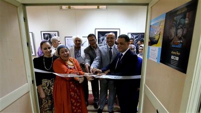 نائب رئيس جامعة المنصورة يتفقد معرض مشروعات تخرج الدفعة الرابعة  بكلية الفنون الجميلة