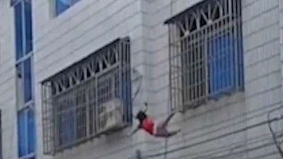 مصرع طفل أثر سقوطه من الطابق الحادي عشر في بورسعيد