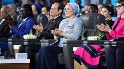 انتصار السيسي تجري اتصالا هاتفيا بوالدة الشهيد البطل المقدم محمد الحوفى