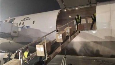 وصول شحنة إمدادات طبية من الصين إلى مطار القاهرة