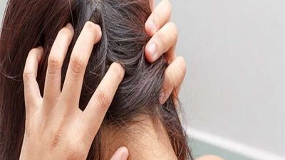 أثناء الحجر الصحي.. عادات خاطئة تسبب تساقط وتقصف الشعر