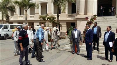 رئيس جامعة بنها يُتابع أعمال تعقيم وتطهير منشآت الجامعة