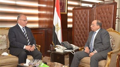 وزير التنمية المحلية يبحث مع محافظ القاهرة إزالة مخالفات البناء