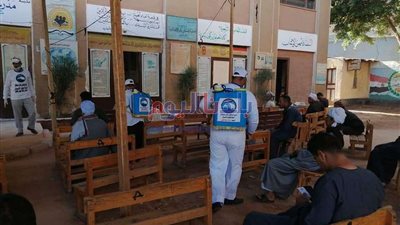 محافظ سوهاج يشيد بدور فرق مستقبل وطن في تنظيم صرف منحة العمالة غير المنتظمة