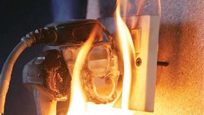 بسبب ماس كهربائي.. مصرع طفل وإصابة والدته بحروق في كرداسة