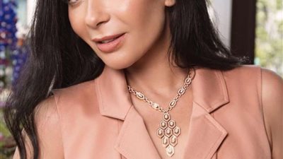 بملامح جذابة ونظرة جميلة.. منى زكي تخطف الأنظار في أحدث ظهور