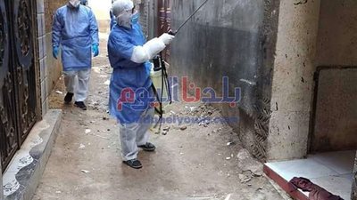 بعد عزلها.. مبادرة شبابية لتعقيم منازل المصابين بقرية صفط تراب بالمحلة