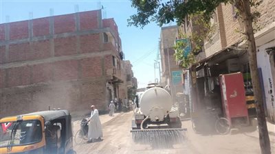 تمهيد وإصلاح الشوارع الرئيسية والطرق بشرق مدينة دشنا