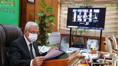 رئيس جامعة المنوفية يهنئ عربي كشك لتوليه رئاسة جامعة الدلتا التكنولوجية