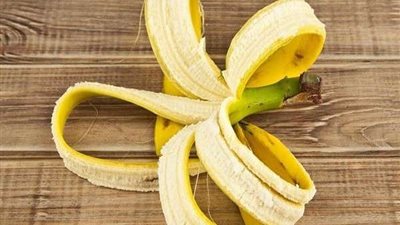 أبرزها علاج الصدفية.. ننشر فوائد قشر الموز العجيبة