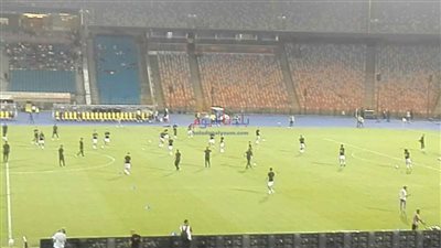 فيوتشر و غزل المحلة.. نزول اللاعبين الملعب للاحماء و تحية الجماهير قبل نهائي كأس الرابطة