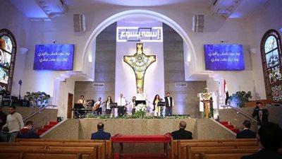 شاهد.. الكنيسة الإنجيلية بمصر الجديدة تحتفل بـ 