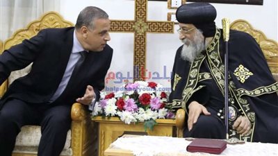 محافظ سوهاج يهنئ البابا تواضروس والأقباط بمناسبة عيد القيامة