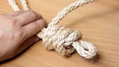 حبل أرجوحة ينهي حياة طفلة نتيجة اختناقها بسوهاج