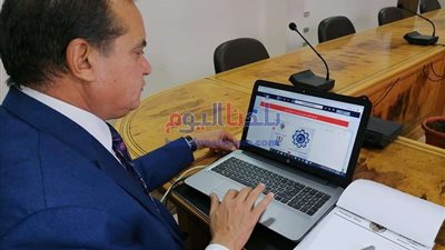 بالفيديو كونفرانس.. رئيس جامعة سوهاج يشارك في المحفل العلمي الدولي السادس بماليزيا