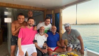 بأجواء صيفية.. السقا وكريم محمود عبد العزيز ومصطفى خاطر فى البحر (شاهد صور)