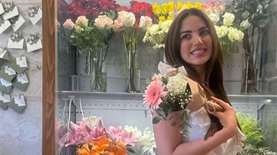 من وسط الزهور.. درة تخطف الأنظار في أحدث ظهور