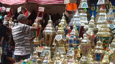 رغم كورونا.. فانوس رمضان يغزو السيدة زينب 