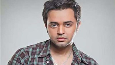 الفنان حاتم فهمي يلتقي بجمهوره في بث مباشر الليلة