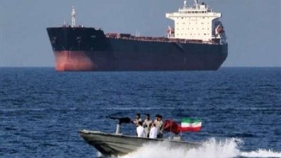 الحرس الثوري: سنرد بحزم على أي خطأ للأسطول الأمريكي في الخليج