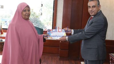 محافظ سوهاج يكرم الفائزات بمسابقة 