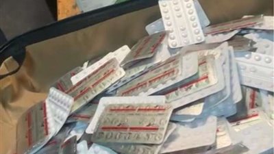ضبط محاولتى تهريب حشيش وأقراص ترامادول مخدر بمطار القاهرة.. تفاصيل