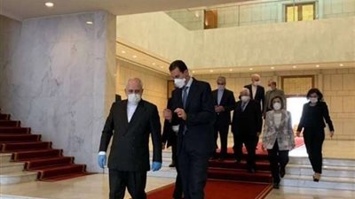 وسط احتياطات كورونا.. لقاء استثنائي بين الأسد وظريف في دمشق