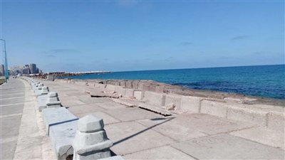 بالصور| للمرة الأولى.. شواطئ الإسكندرية خالية في شم النسيم