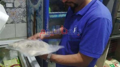 اعدام لحوم منتهية الصلاحية ضبطت في مطاعم بسمسطا جنوب بني سويف