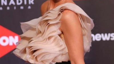 لقاء الخميسي تحتفل بعيد زواجها الـ 18