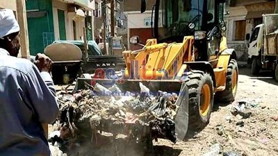رفع 300 طن قمامة ومُخلفات صلبة من شوارع مدينة جرجا خلال يومين (صور)
