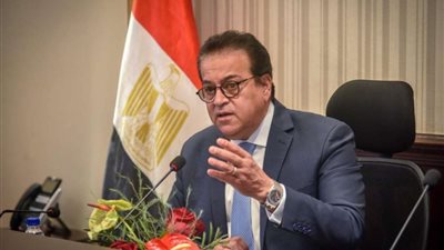 القائم بأعمال وزير الصحة يتابع الخدمات الطبية في المدن الساحلية