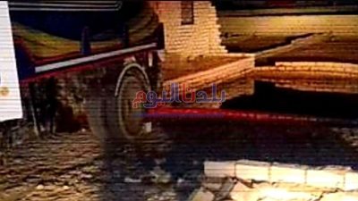 سيارة غير مرخصة تفرغ مياه صرف صحي بمقابر الصوامعة شرق بسوهاج