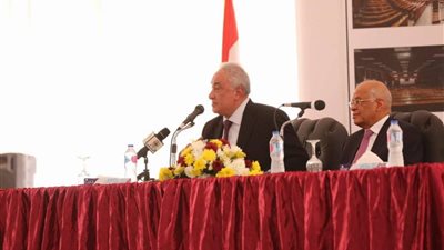 نقيب المحامين يخاطب 