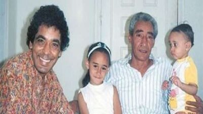 بكلمات تقشعر لها الأبدان.. محمد منير يحيي ذكرى رحيل الأبنودي