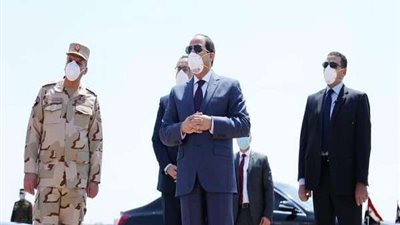 السيسي يصل موقع حفر نفق الشهيد أحمد حمدي 2.. فيديو