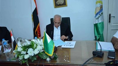 محافظ الجيزة يشدد على تكثيف الرقابة بمواقف السرفيس وتلقي شكاوى المواطنين على مدار اليوم