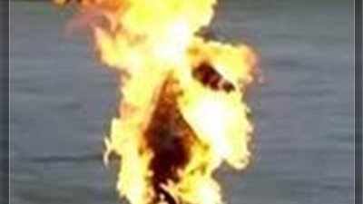 شاب يشعل النيران في جسده بالمحلة لهذا السبب