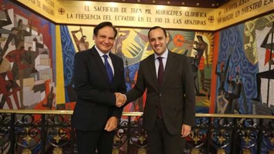 وزير الخارجية الإكوادوري يستقبل السفير المصري في كيتو