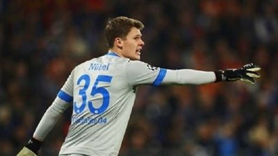 أسطورة بايرن ميونخ السابق يثني على حارس الفريق الجديد